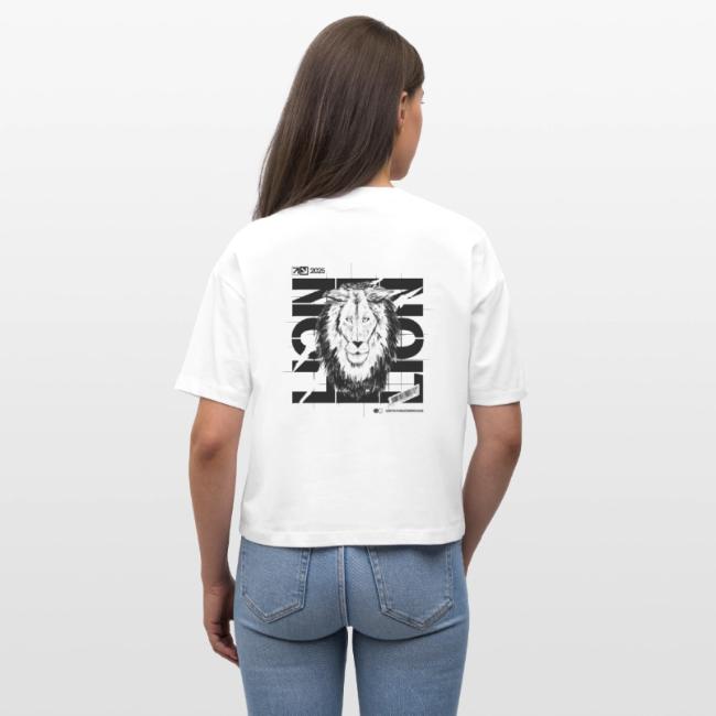 Rückansicht eines weißen Bio Shirts mit kunstvollem Löwen-Design – nachhaltige Streetwear mit Statement-Print. Brave Lion.